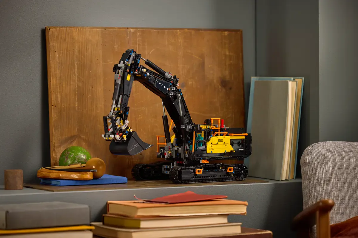 LEGO 42215 Volvo EC500 Hybrid gravemaskin