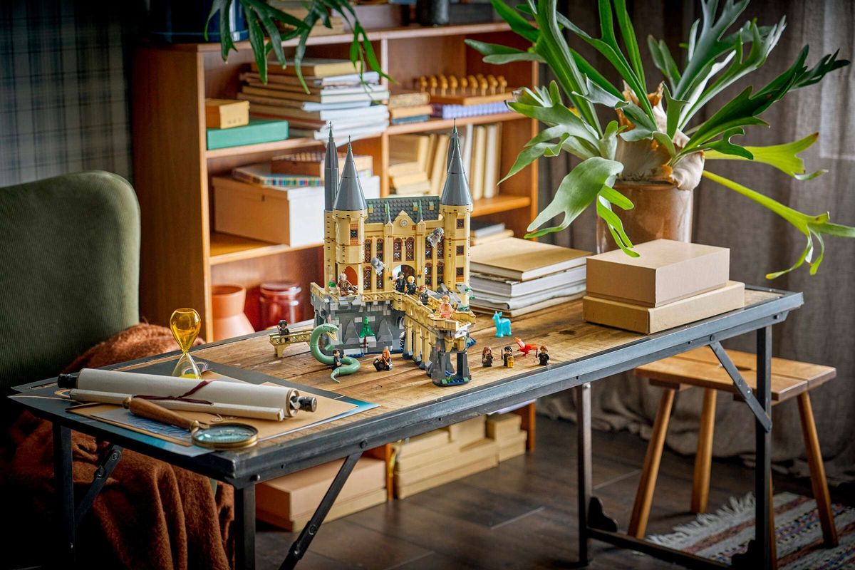 LEGO 76473 - Harry Potter™, Galtvortborgen: Østfløyen
