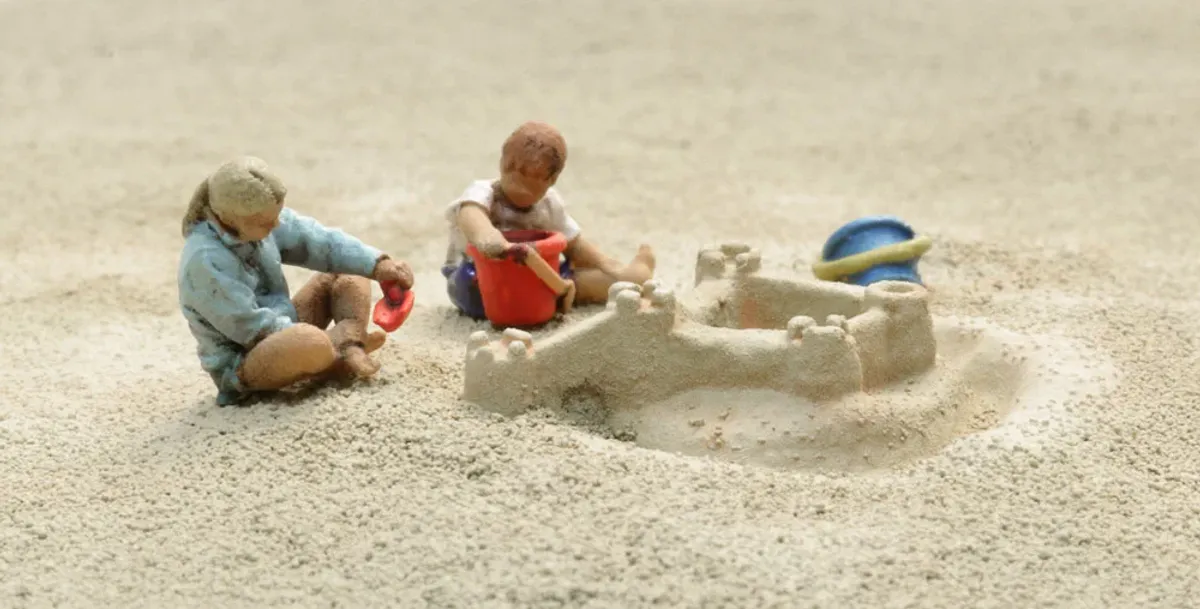 Artitec - Figursett, barn med sandslott